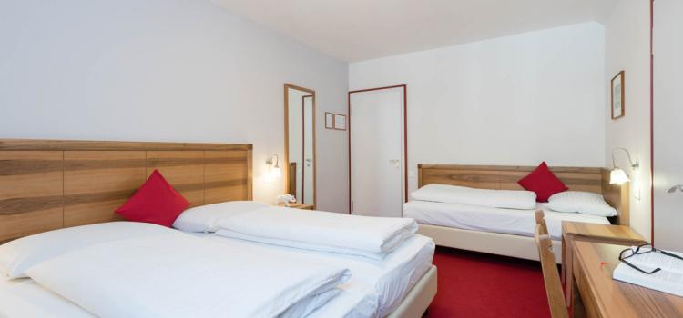 dreibettzimmer-konfort-hotel-elefant-2